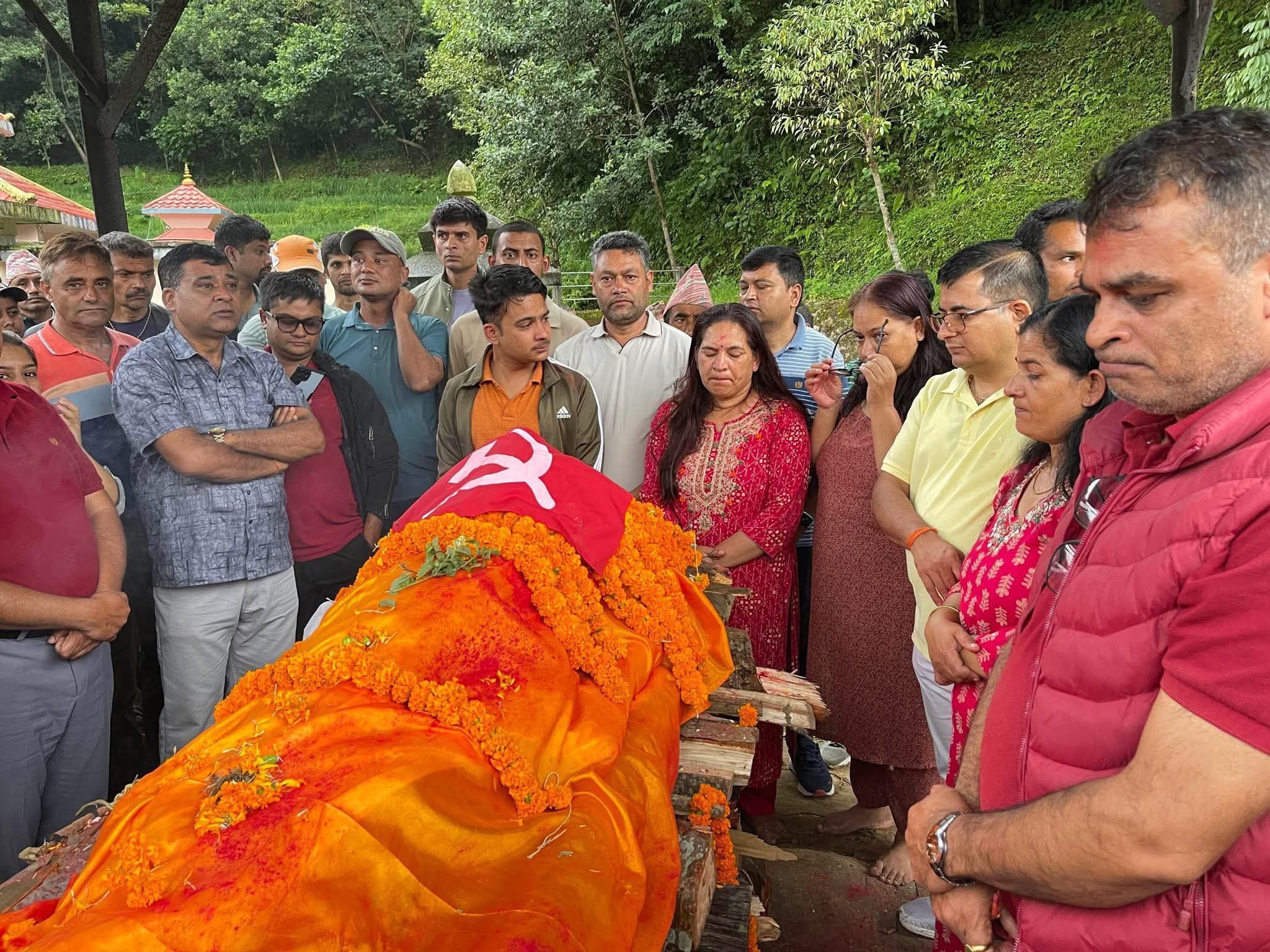 बनेपा नगरपालिका उपप्रमुखले गरिन् बुबाको अन्त्येष्टि